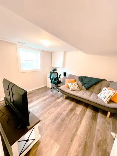 Amazing location in the sought-after West Hamilton Mountain neighbourhood, just a twelve minute walk...