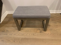 Grey ottoman with wooden legs 