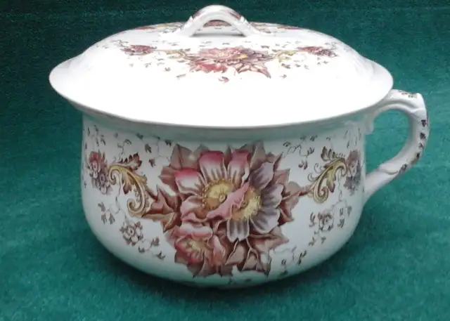 Chamber pot in Arts & Collectibles in Saint John - Image 2