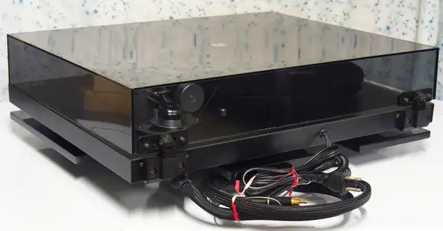 Super Rega Planar 3 Turntable And SME Tonearm in Stereo Systems & Home Theatre in Edmonton - Image 4