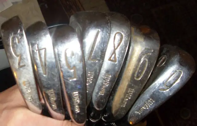 Wison Golf Club Set – Drivers, Irons, Balls, Tees and  Case in Golf in Ottawa - Image 3
