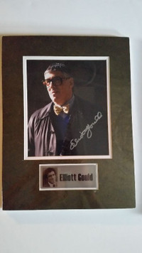 Signed photo of Elliott Gould w/COA