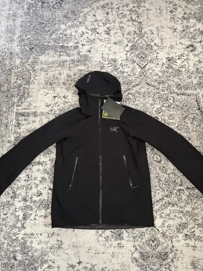 It’s fairly new and never worn. Didn’t use it for this season since I bought a different jacket