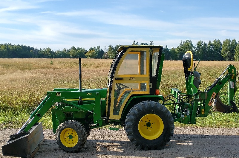 30HP John Deere 4x4 DIESEL TRACTOR, LOADER, BLADE, CAB, + EXTRAS