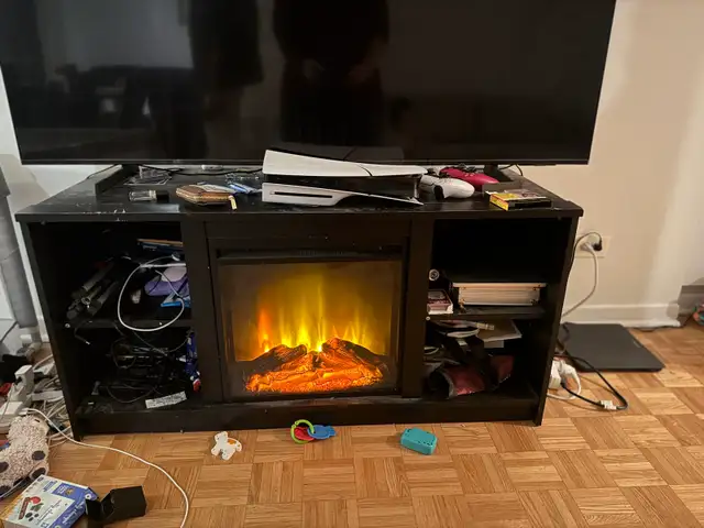 tv stand  in TVs in City of Montréal - Image 3