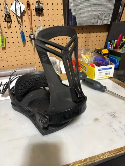 Union snowboard bindings - new, View more