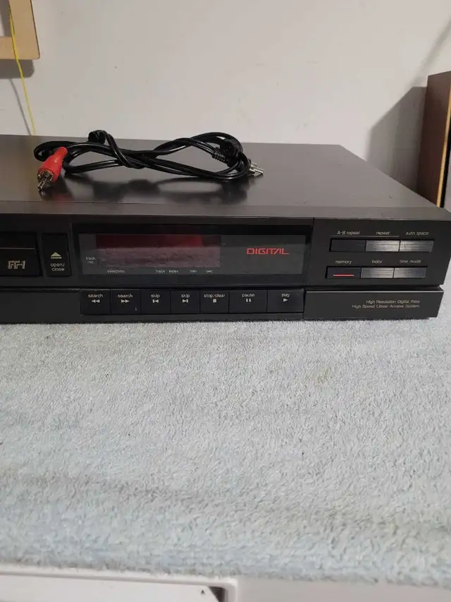 Technics SL-P100 Compact Disc Player in Stereo Systems & Home Theatre in Red Deer - Image 6