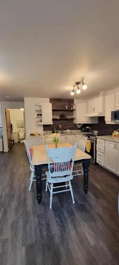 Bien lire l’annonce À louer – 3 ½ à Saint-Jérôme stationnements inclus Beau 3 ½ situé dans un secteu...