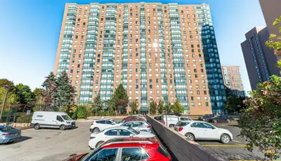 Welcome to 135 Hillcrest Avenue! emerald gate by Tridel. This is the one you have been waiting for u...