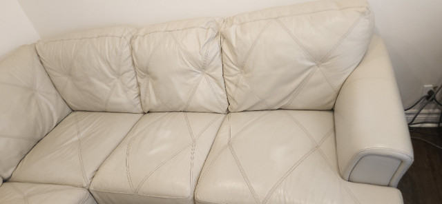 Couch For Sale dans Sofas et futons  à Ville de Montréal - Image 3