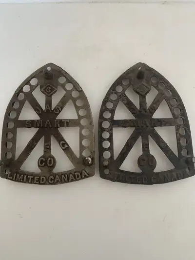 JAS Smart Mfg Co Limited Canada Sad Iron Trivets (2) Text 561-7878 or kijiji message Can meet in Sas...