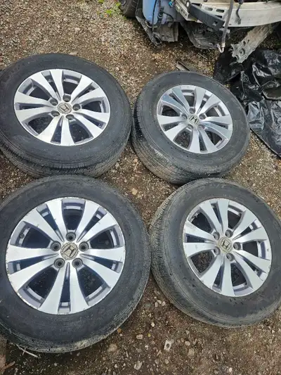 235 65 r17 all season tires with rims came off 2014 honda odyssey please contact us for more informa...