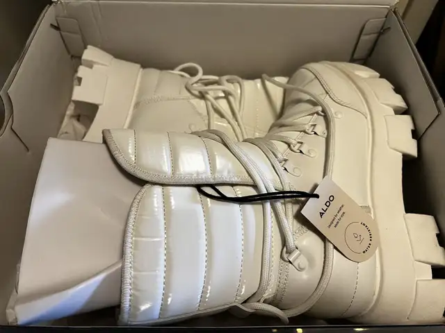 Brand New-Alta White Platform Boots - Size 8.5 in Other in City of Toronto - Image 2