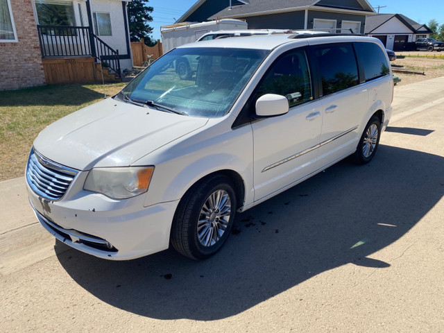 2013 Chrysler Town & Country in Cars & Trucks in Grande Prairie - Image 2