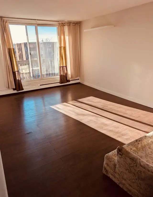 Spacious apartment near Chinook mall in Short Term Rentals in Calgary - Image 11