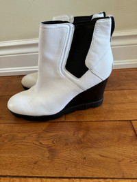 Sorel wedge boots for women size 10.5