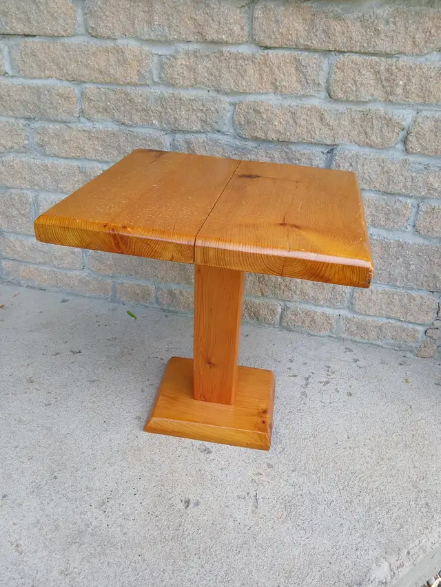 Small Wooden Table in Other Tables in Ottawa - Image 2