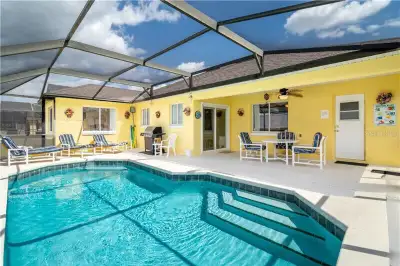 Our villa is located at Hillcrest Estates only 15 minutes drive from Disneyworld, 20 minutes from Un...