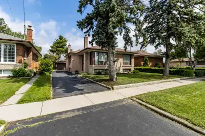 Bungalow House basement Sharing Room for Rent suitable for Male Students. Few minute walking distanc...