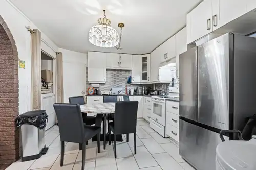 À louer – Très grand 5 ½ à Montréal (Quartier Hochelaga-Maisonneuve) Disponible le 1er septembre !!...