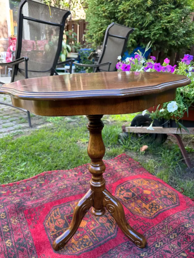 Edwardian Style Inlaid Top Solid Wood Round Wine/End Table in Other Tables in Mississauga / Peel Region - Image 5