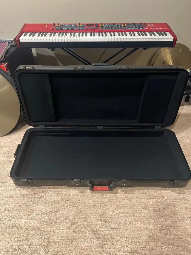 hard case  gator 61 in Performance & DJ Equipment in St. Albert - Image 2