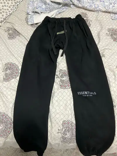 Selling a pair of Essentials Fear of God sweatpants in black. They're super comfy and in great condi...