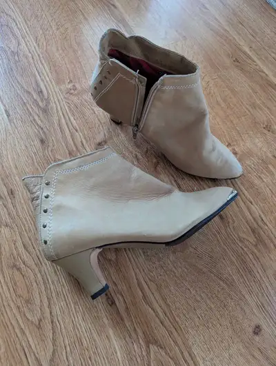 Women's boots, View more