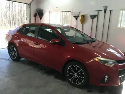 2014 Corolla S 188 000 km One lady owner (local) 6 speed manual No accidents New brakes New rotors N...