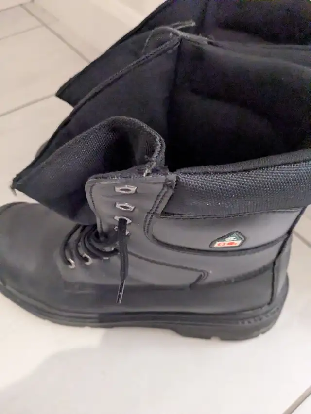 Bottes de travail in Men's Shoes in Québec City - Image 3
