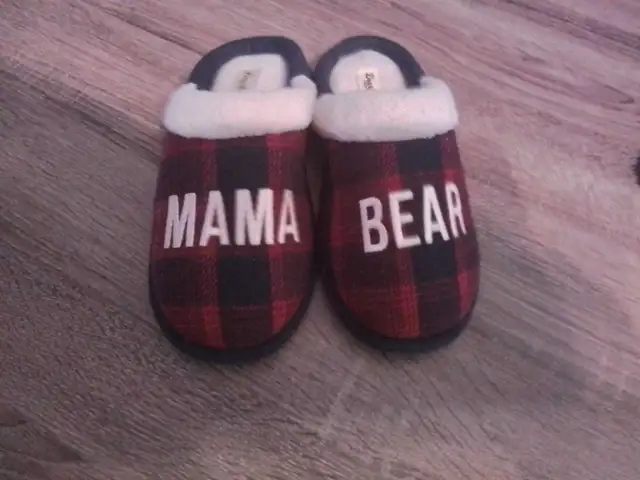 chausson neuf pour dame grandeur 5-6 in Women's - Shoes in Québec City - Image 2