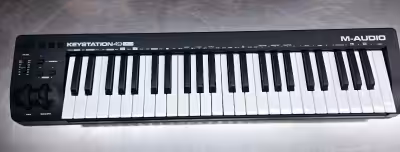 Clavier de musique M-audio Modele keystation49 mk3 En excellente condition. Connexion plug-and-play...
