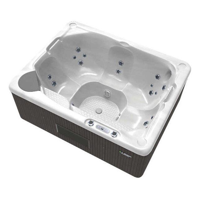 Beachcomber 5 person hot tub. 2021. Energy efficient  in Other in Calgary - Image 2
