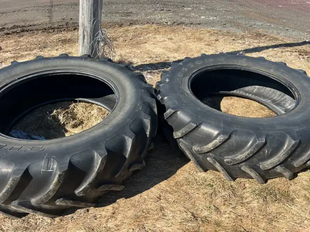 2 Pneus tracteur firestone 460/35/r38 in Tires & Rims in St-Georges-de-Beauce - Image 4