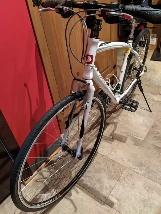 Garneau Bike / Vélo ... (Used / Like New) in Road in Laval / North Shore - Image 3