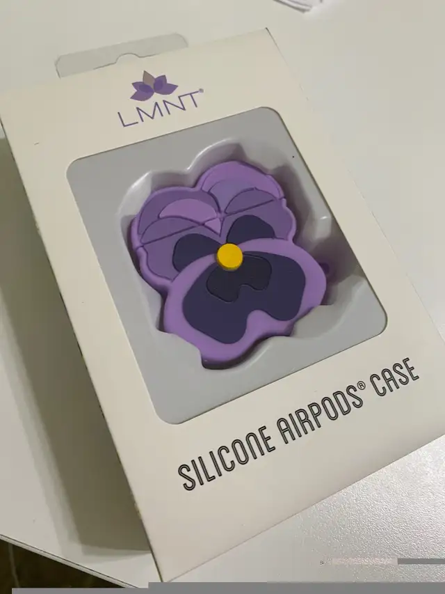 Silicone Airpods Case，Keep your Airpods safe and secure ，prevent in Headphones in Edmonton - Image 3