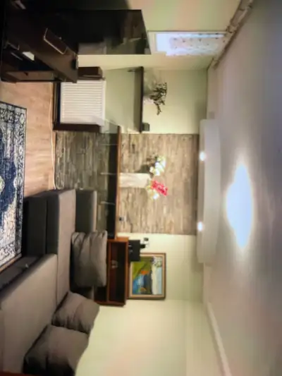 Close to Downtown, Lake Ontario, river, park and bus stop. Safety area and nice neighbors. Apartment...