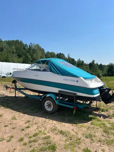 195 sundowner with 5L ford and omc cobra outdrive Engine is a few years old reman and works great. A...