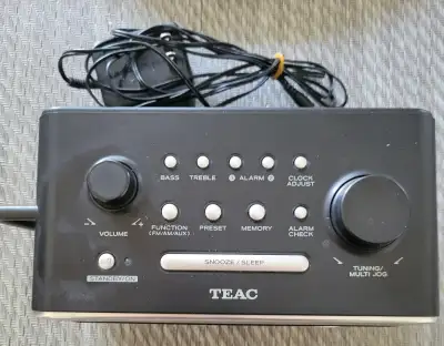 - TEAC  - Vintage AM/FM  - Clock Radio  - Model R 20 -, View more