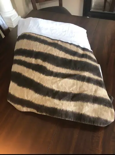 Animal Print Decor / BNWT, View more