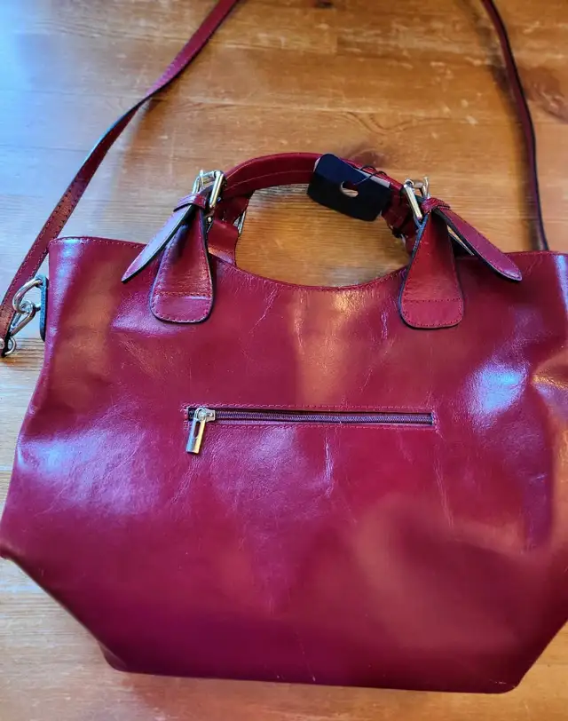 Woman's Purses in Women's - Bags & Wallets in Mississauga / Peel Region - Image 4