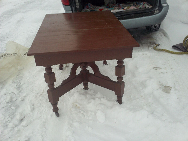 table dans Art et objets de collection  à Rimouski / Bas-St-Laurent - Image 4