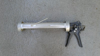Fusil à calfeutrer 14" demi-cylindre gris