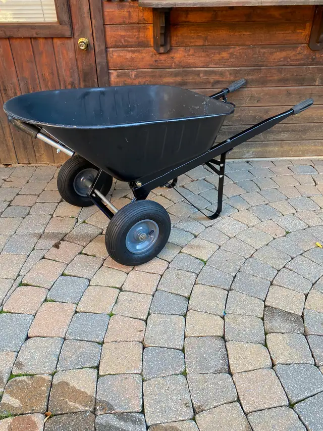 YARDWORKS quick release self-dump wheelbarrow in Outdoor Tools & Storage in Oakville / Halton Region - Image 2