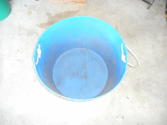 OUTSIDE TUB555211265085296644