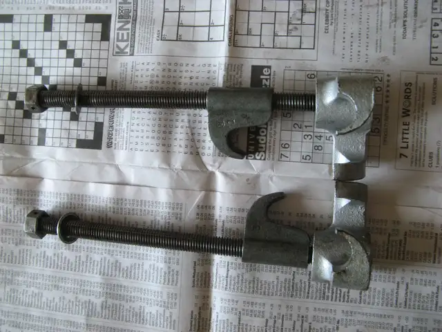 Macpherson strut spring compressor tool. in Hand Tools in Laval / North Shore - Image 5