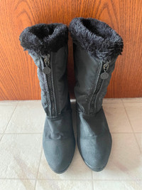 Ladies Winter Boots - Size 6