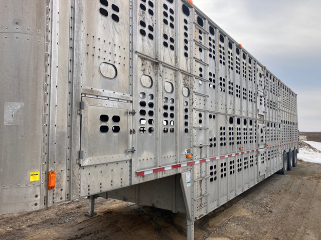 Wilson cattle trailer  in Heavy Trucks in Grand Bend - Image 2
