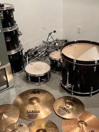 Yamaha Stage Custom Drum Kit + Sabian Cymbals +Throne