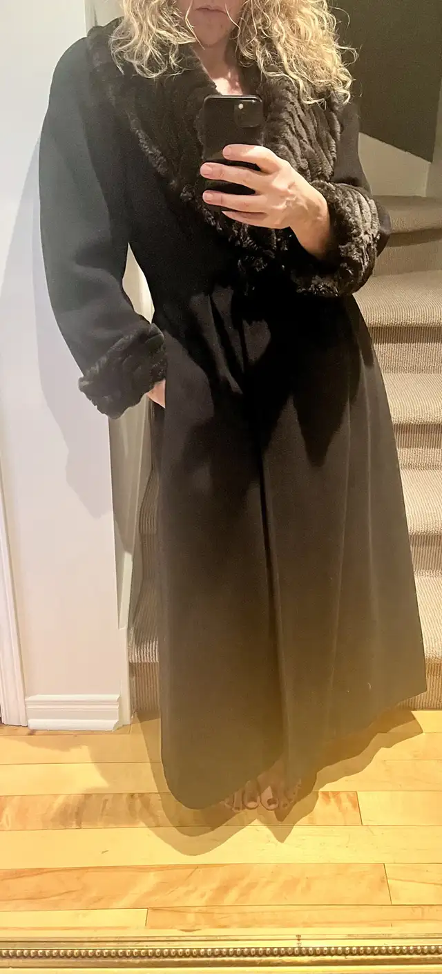Ankle length wool winter coat - made in Canada in Women's - Tops & Outerwear in City of Montréal - Image 3